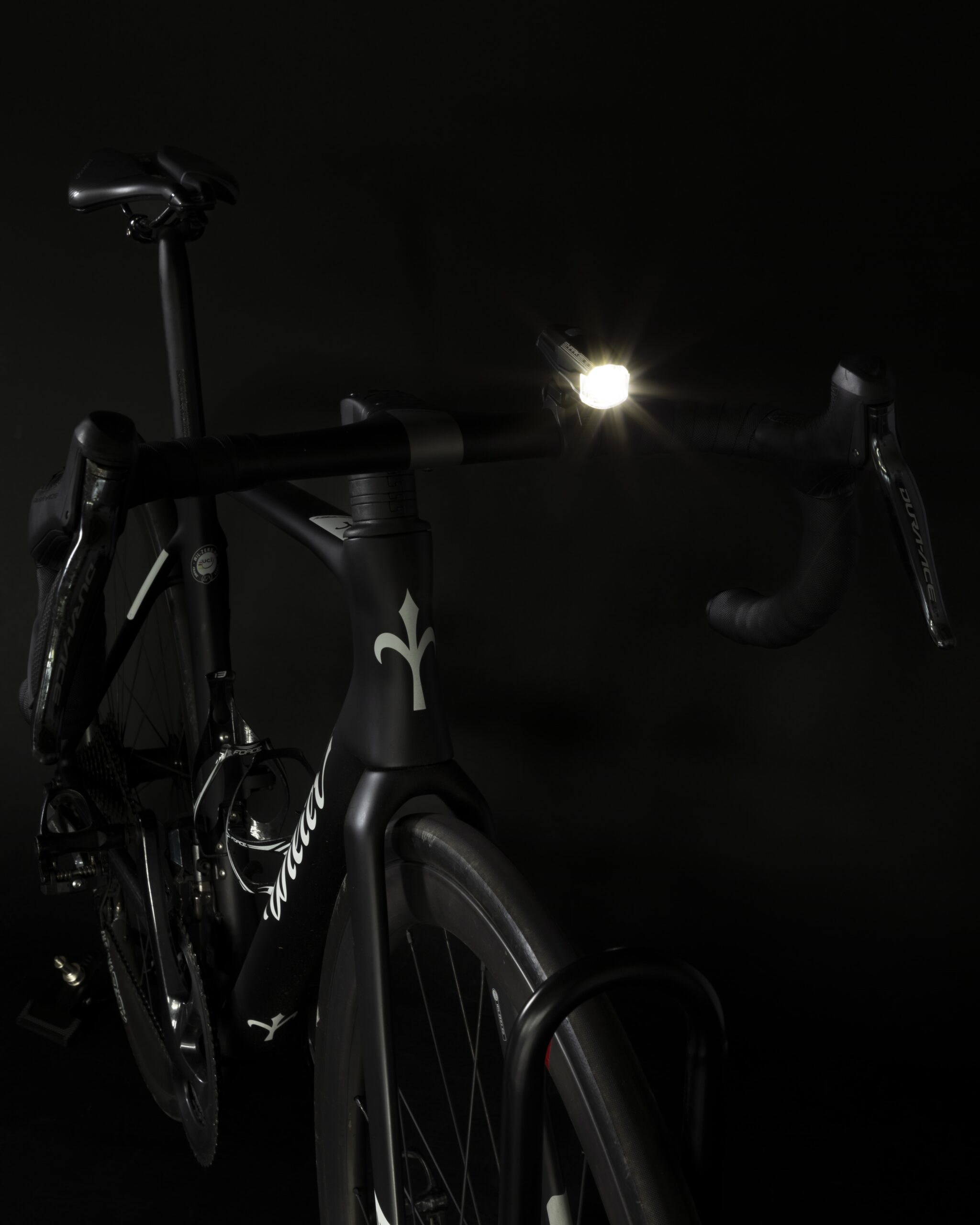 Světlo přední FORCE SHARK 500LM USB, černé - Obrázek 4