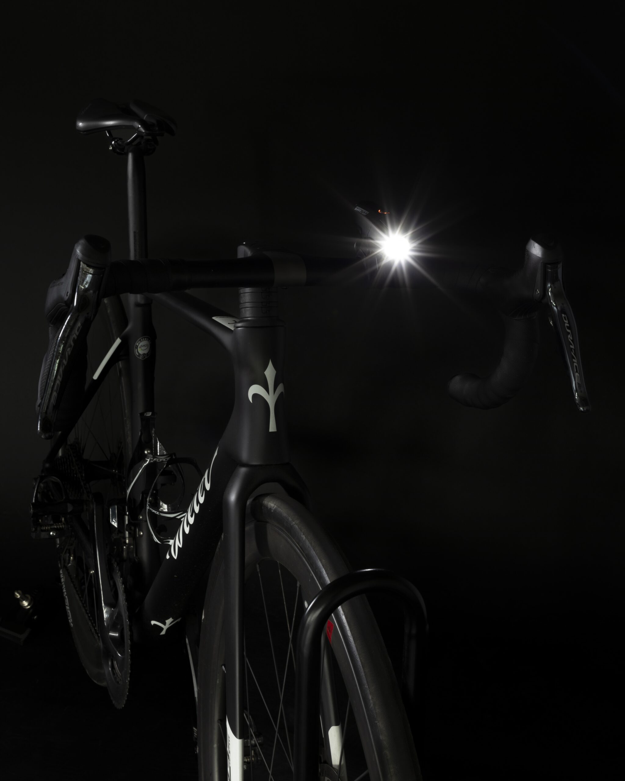 Světlo přední FORCE SHARK 700LM USB, černé - Obrázek 4